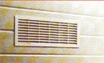 Grelha com orifícios de ventilação nas portas seccionadas da Tudoporta